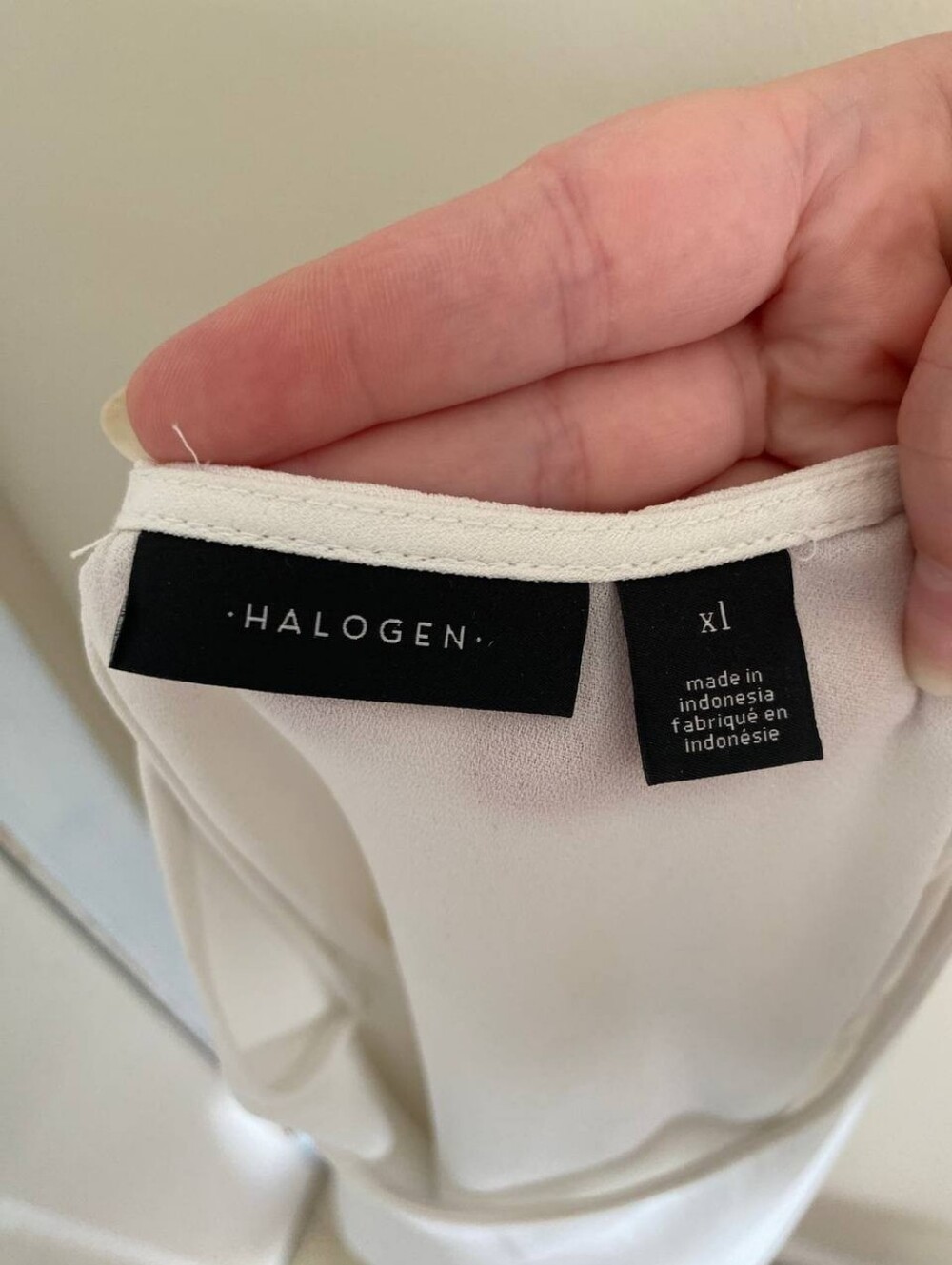 Nordstrom Halogen White Short Sleeve Blouse with Back Button Size XL Blemished - Picture 6 of 6